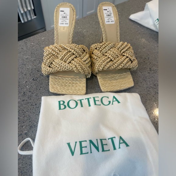 Bottega Veneta Raffia  'Lido' mules - the perfect summer mule - Picture 3 of 6